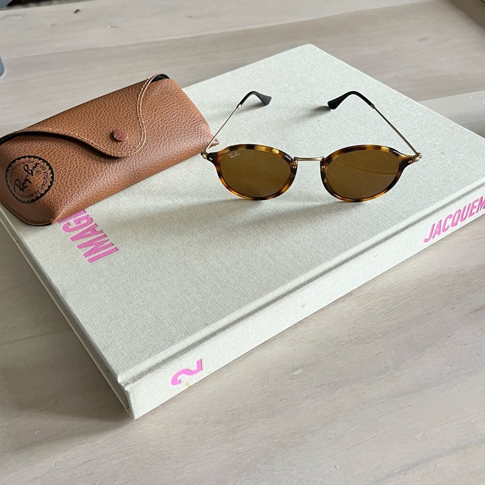 Rayban around Sunglass
